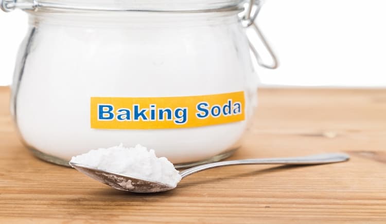 Cách tẩy vết máu trên quần áo bằng Baking Soda