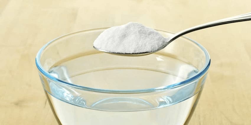 Dùng Baking Soda để tẩy vết máu kinh nguyệt trên đệm