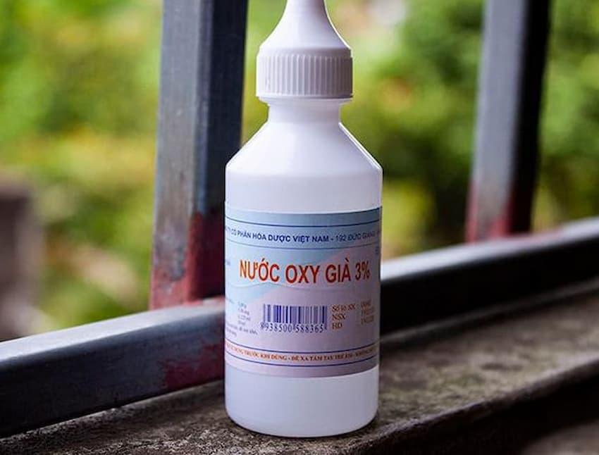 Dùng oxy già để tẩy trắng bạc