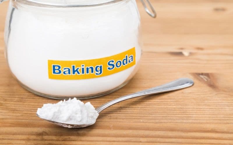 Dùng Baking Soda tẩy quần áo bị lem màu